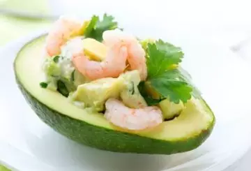 INSALATA DI AVOCADO E GAMBERETTI