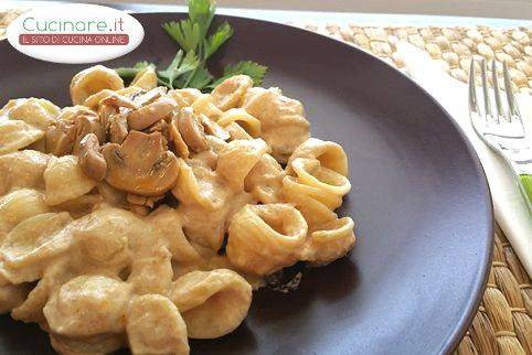 Orecchiette con crema di funghi