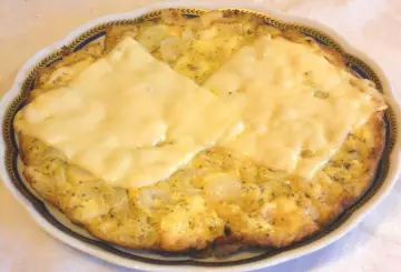 FRITTATA FILANTE AL MAASDAMMER CON CIPOLLOTTI CROCCANTI E ORIGANO