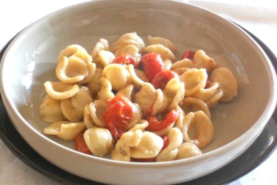 Orecchiette integrali con Pomodorini grigliati in salsa di Acciughe