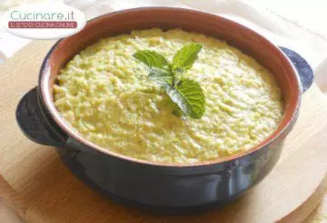 SFORMATO DI RISO CON CREMA DI ZUCCHINE ALLA MENTA E PROVOLA AFFUMICATA