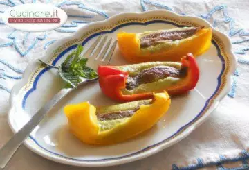 BARCHETTE DI PEPERONI CON CREMA DI ZUCCHINE ALLA MENTA E ACCIUGHE