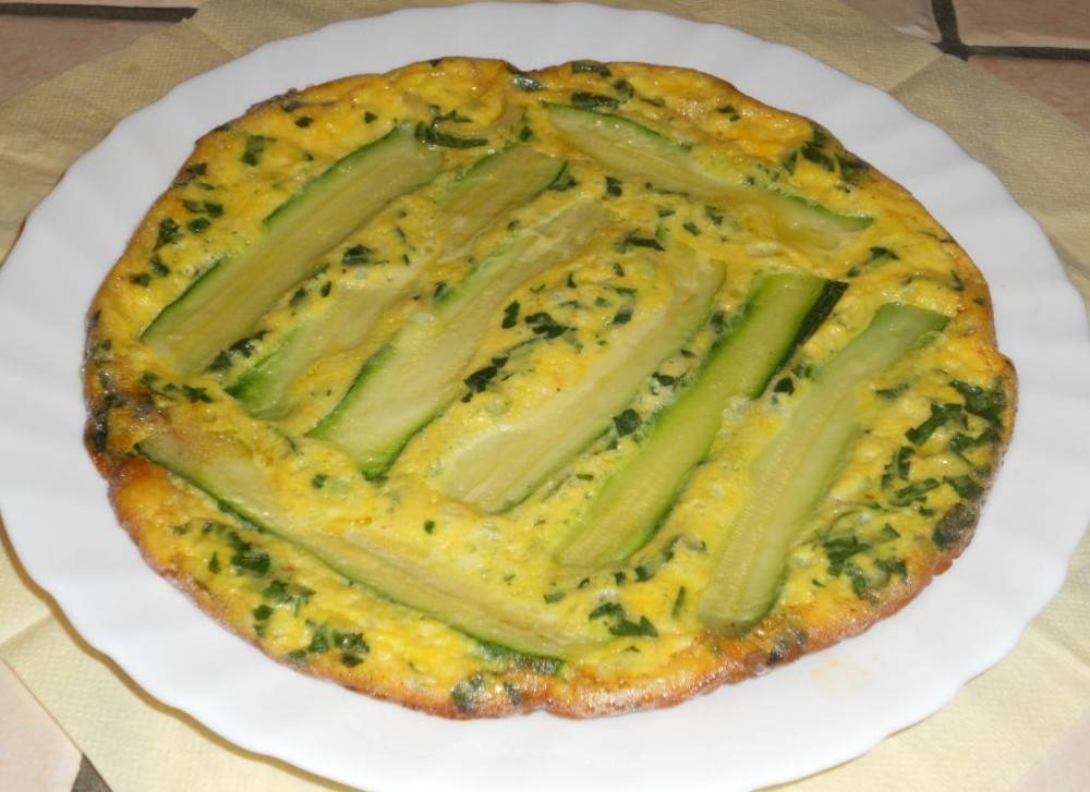 Frittata al Pecorino e Prezzemolo con Zucchine affogate