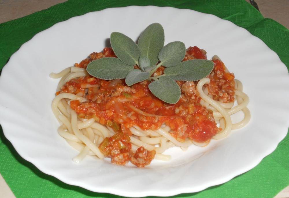 Pici toscani con Ragù di Salsiccia, Zucchine e Salvia
