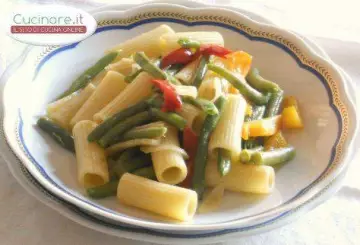 RIGATONI IN AGRODOLCE CON FAGIOLINI, CIPOLLA E PEPERONI