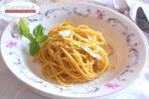 Spaghetti alla Curcuma con Basilico e Ricotta salata
