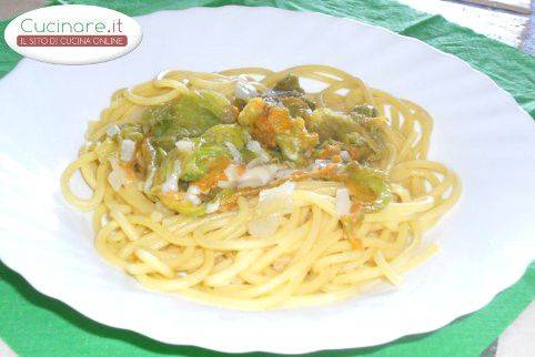 Spaghetti alla chitarra con Fiori di Zucchina e Pecorino al limone