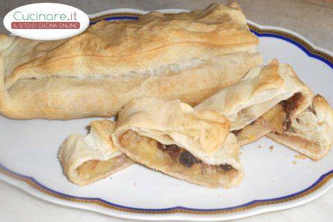 Strudel di Mele rosse con Frollini, Noci, Mandorle, Uvetta e Limone