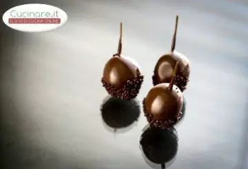 CIOCCOLATINI CON LIQUORE E CILIEGIE