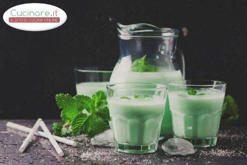 Latte e menta, un fresco sorso di tradizione