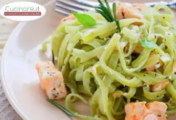 LINGUINE CON CREMA DI SPINACI E SALMONE