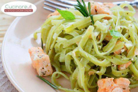 Linguine con Crema di Spinaci e Salmone