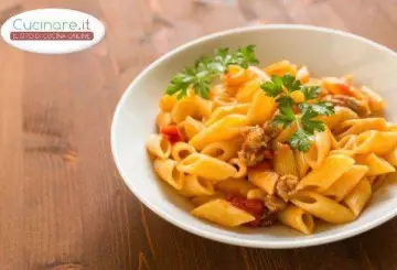 PASTA SALSICCE E POMODORINI