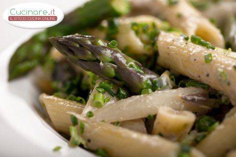 Penne Con Asparagi E Salsa Mornay