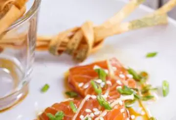 SASHIMI DI SALMONE ALLO ZENZERO