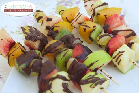 Spiedini di Frutta con Cioccolato