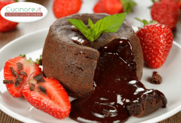 TORTINO AL CIOCCOLATO E FRAGOLE