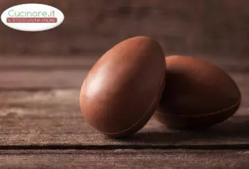 UOVO DI PASQUA AL CIOCCOLATO AL LATTE