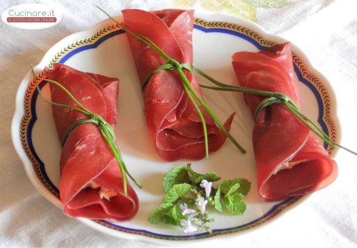 Bresaola farcita con Caprino piccante, Erba cipollina e Mentuccia