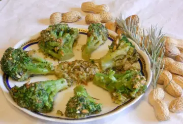 BROCCOLETTI SFIZIOSI IN SALSA DI ACCIUGHE, ARACHIDI E LIMONE