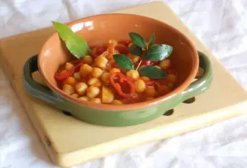 CECI IN UMIDO AL ROSSO CON MIRTO, ALLORO E PEPERONCINO ROSSO