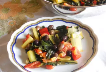 CICORIA STUFATA CON PEPERONCINO, OLIVE E CAPPERI