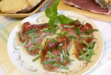 FETTINE DI MANZO ALLO SPECK, SALVIA ANANAS E LIMONE