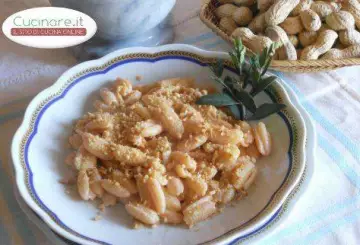 GNOCCHETTI SARDI IN ROSA CON GRANELLA DI ARACHIDI