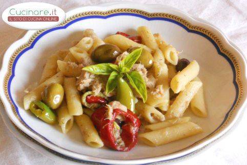 Penne al Tonno con Peperoncini dolci, Acciughe,  Olive piccanti e Aneto