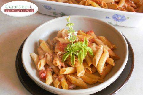 Penne miste al forno con Acciughe, Mozzarella e Basilico