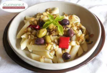 PENNE SFIZIOSE ALLA CREMA DI PECORINO CON MELANZANE, PEPERONCINO E OLIVE