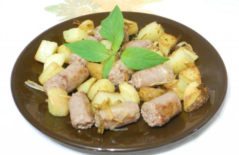 Salsiccia con Patate rosse e Salvia ananas