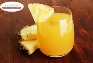 CENTRIFUGATO DI ANANAS, MELA E SEDANO