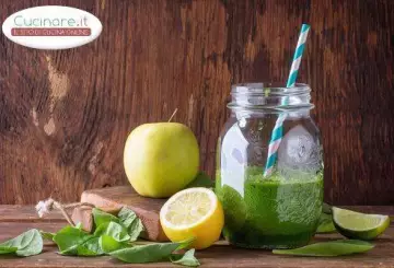 CENTRIFUGATO DI SPINACI, MELE E LIMONI
