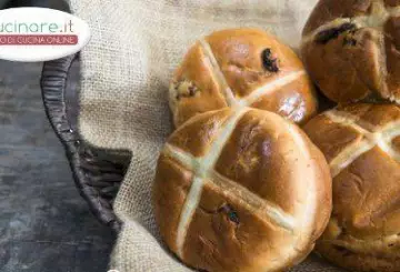 HOT CROSS BUNS
