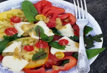 INSALATA DI POMODORI E FIOR DI LATTE