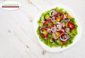 INSALATA DI TONNO CON VERDURE