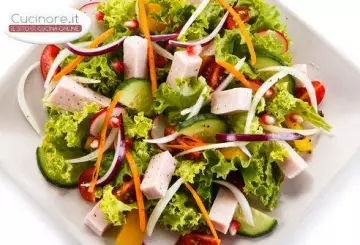 INSALATA CON VERDURE E PROSCIUTTO COTTO
