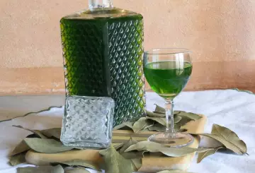 LIQUORE DI ALLORO: DIGESTIVO TUTTO DA GUSTARE