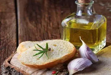 OLIO AROMATIZZATO ALL'AGLIO