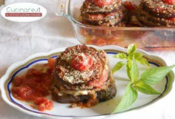 TORRETTE DI MELANZANE CON PANE NERO E MOZZARELLA