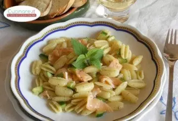 GNOCCHETTI SARDI CON SALMONE AFFUMICATO, ZUCCHINE E ANETO