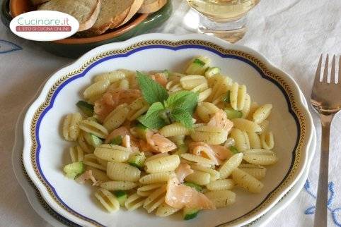 Gnocchetti sardi con Salmone affumicato, Zucchine e Aneto