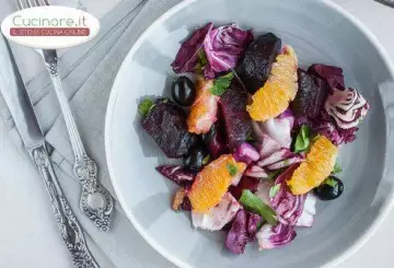 INSALATA DI BARBABIETOLA, ARANCIA, RADICCHIO E OLIVE NERE