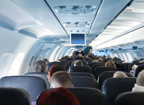 Le moderne regole del bon ton in un viaggio aereo