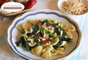 ORECCHIETTE VEGETARIANE CON CAVOLO NERO E PINOLI