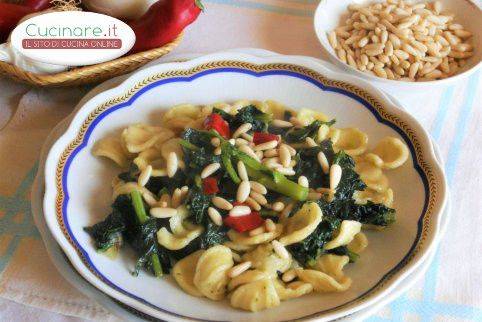 Orecchiette vegetariane con Cavolo nero e Pinoli