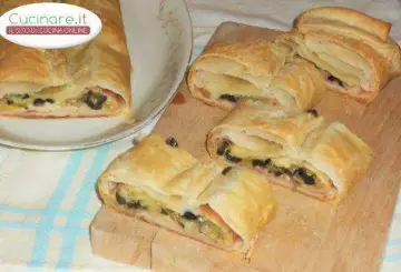 ROTOLO DI PASTA SFOGLIA CON PROSCIUTTO COTTO, EMMENTHAL, PORRI E OLIVE NERE
