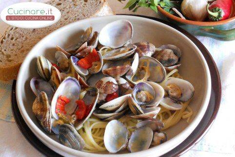 Vongole veraci in salsa di Mirto e Vermentino con Trenette