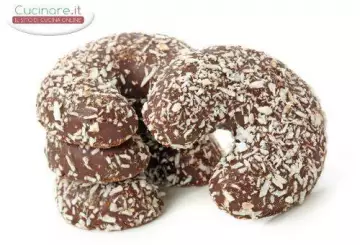 BISCOTTI AL COCCO RICOPERTI DI CIOCCOLATO